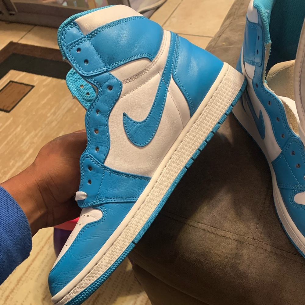 Size 12 lightly used Air Jordan 1 Unc 2015